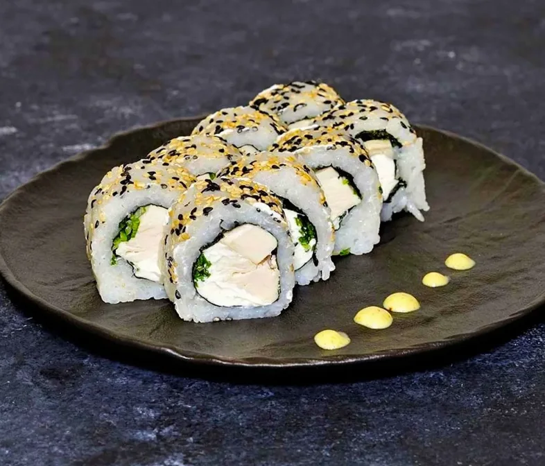 California Sake Cheese Roll de Miski Sushi Fusión