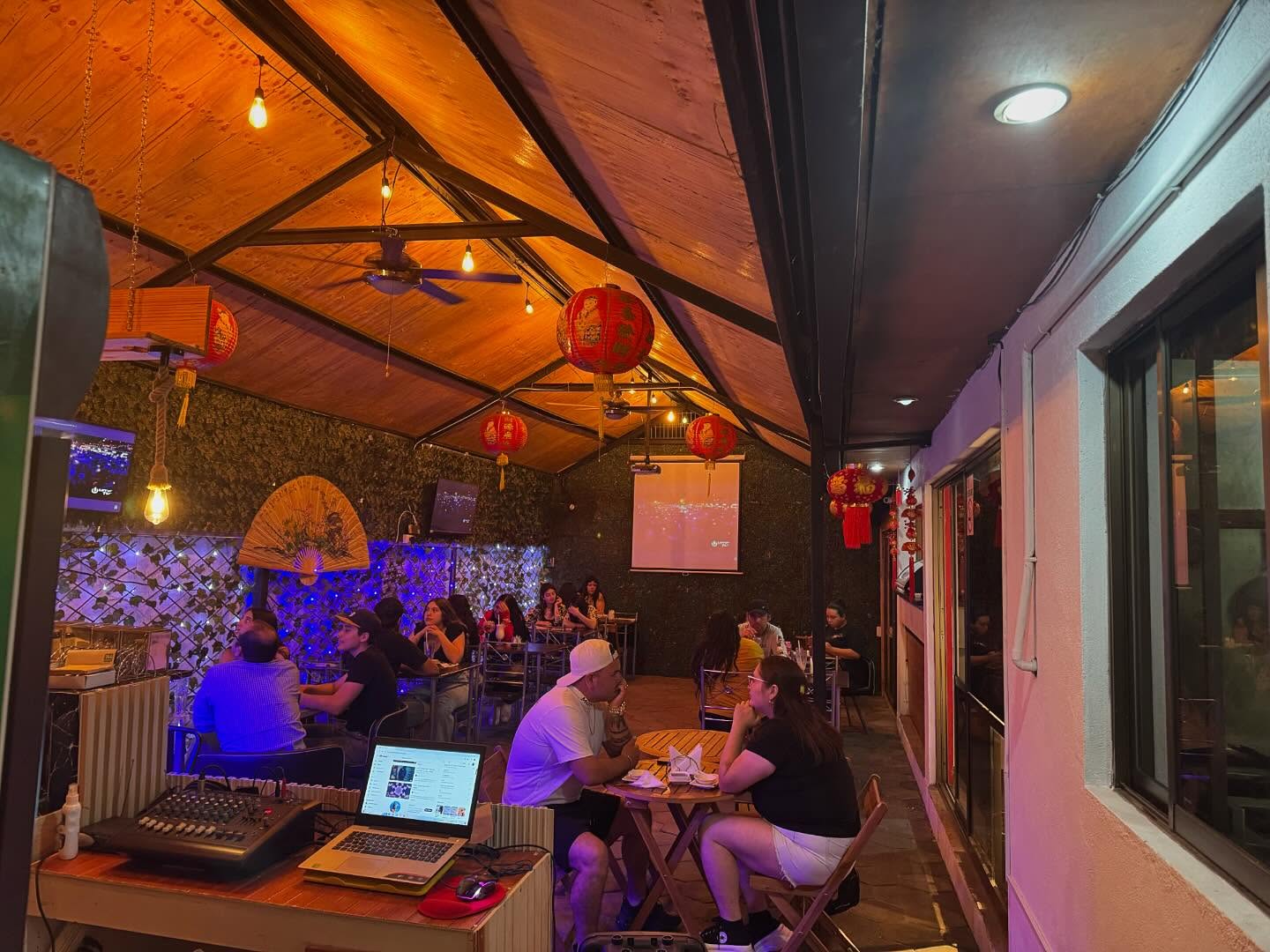 Terraza interior de Miski Sushi Fusión